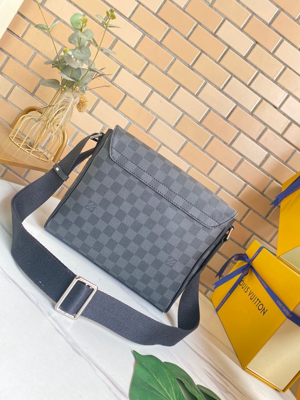 ルイヴィトンバッグ側面デザイン